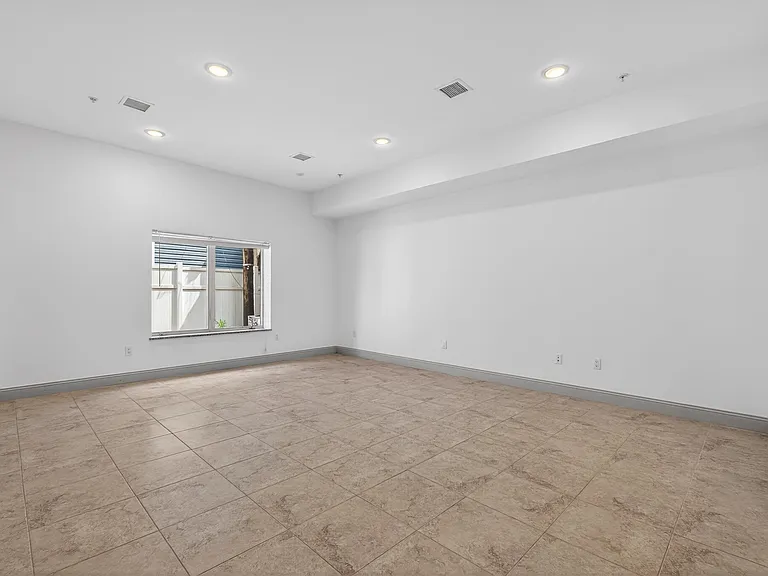 258 Broadway — Photo 5
