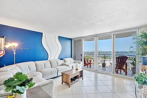 18031 Biscayne Blvd #1401 Photo 1