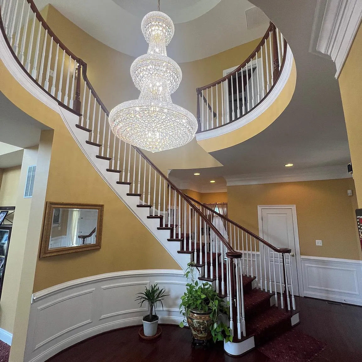 6 bed, 5.5 bath, 6104 sqft, $6,450 — Photo 2