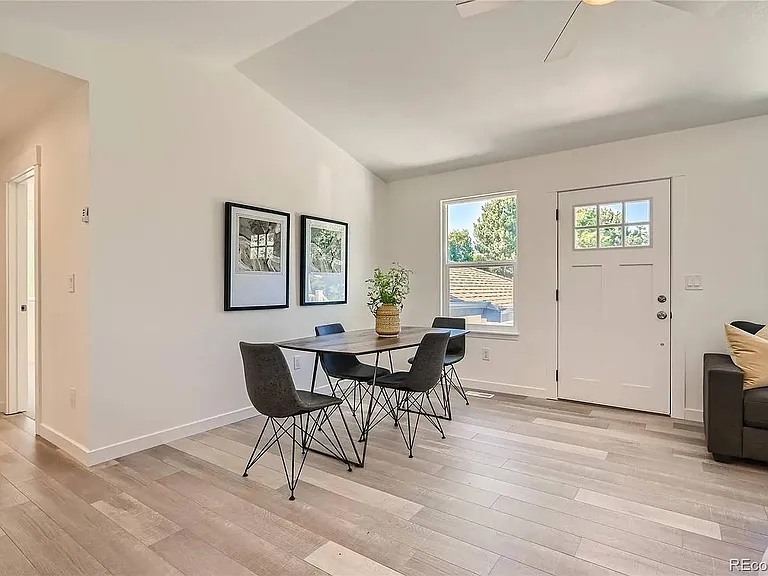 4264 S Halifax Way — Photo 4