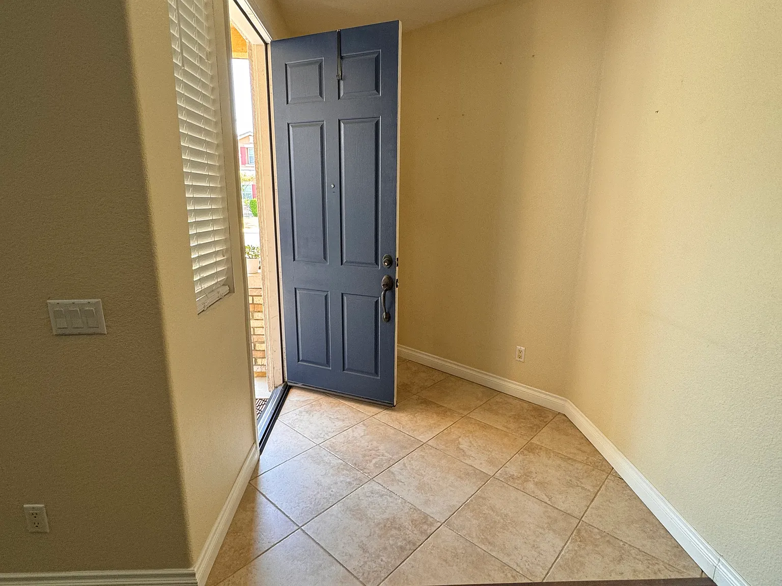 4 bed, 3436 sqft, $3,850 — Photo 3
