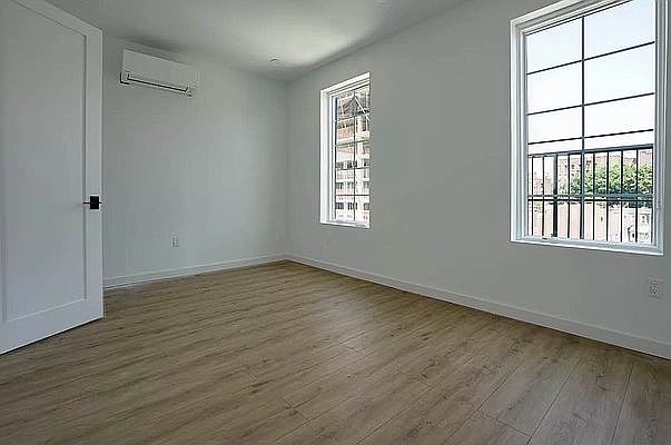 2nd image of 1691 Carroll St Penthouse 5