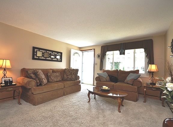 3rd image of 52 Loretto Dr