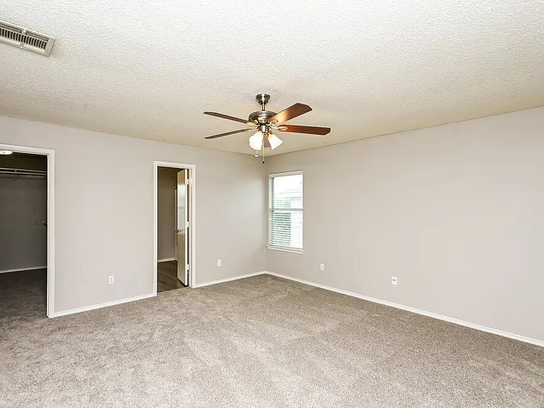 949 Canary Dr — Photo 10