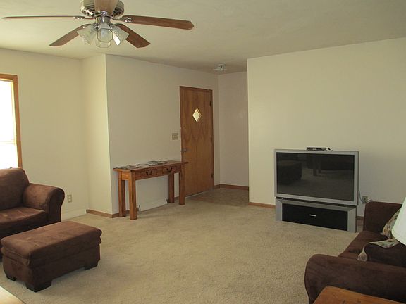 2nd image of 402 E Maple St