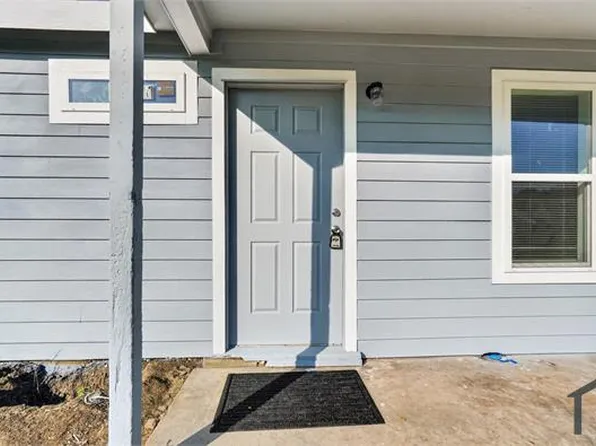 541 NW King St, Burleson, TX 76028