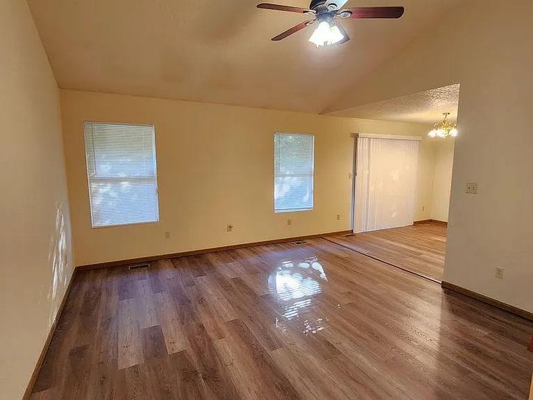 3402 SE Golden Ave — Photo 3