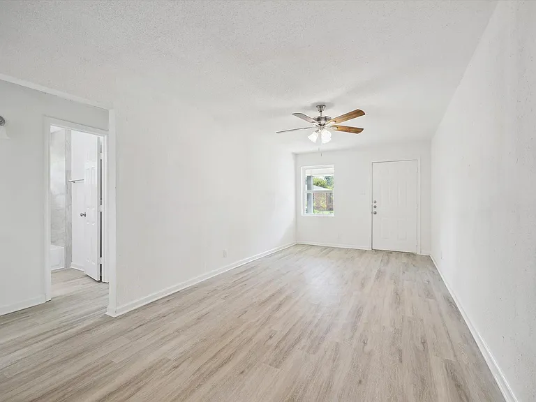 5111 Clover St #B — Photo 3