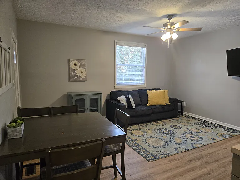 214 Country Club Ln #C — Photo 9