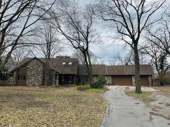 S37W32055 Kamps COURT, Waukesha, WI 53189