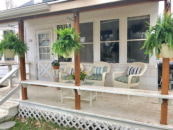 Adorable front porch