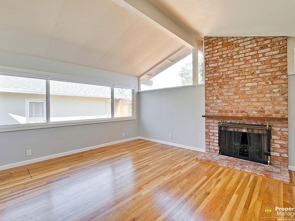 3rd image of 1018 Tulip Dr