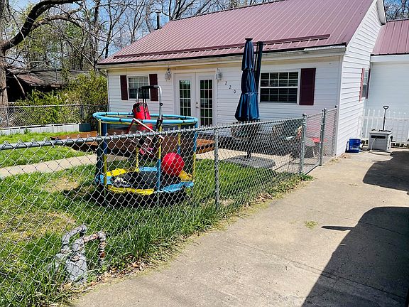 2nd image of 220 Ridgecrest Ave