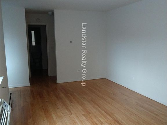 3rd image of 6128 N Kenmore Ave APT 403
