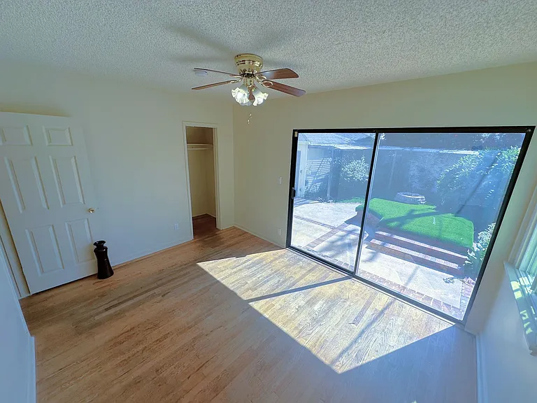 3977 Coolidge Ave — Photo 16