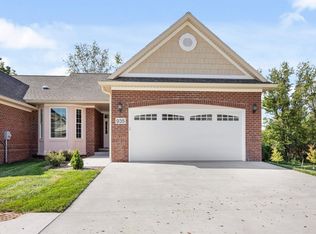 935 W Baywood Dr, Bloomington, IN 47403