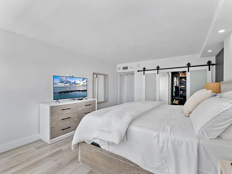 3750 Galt Ocean Dr #1002 — Photo 17