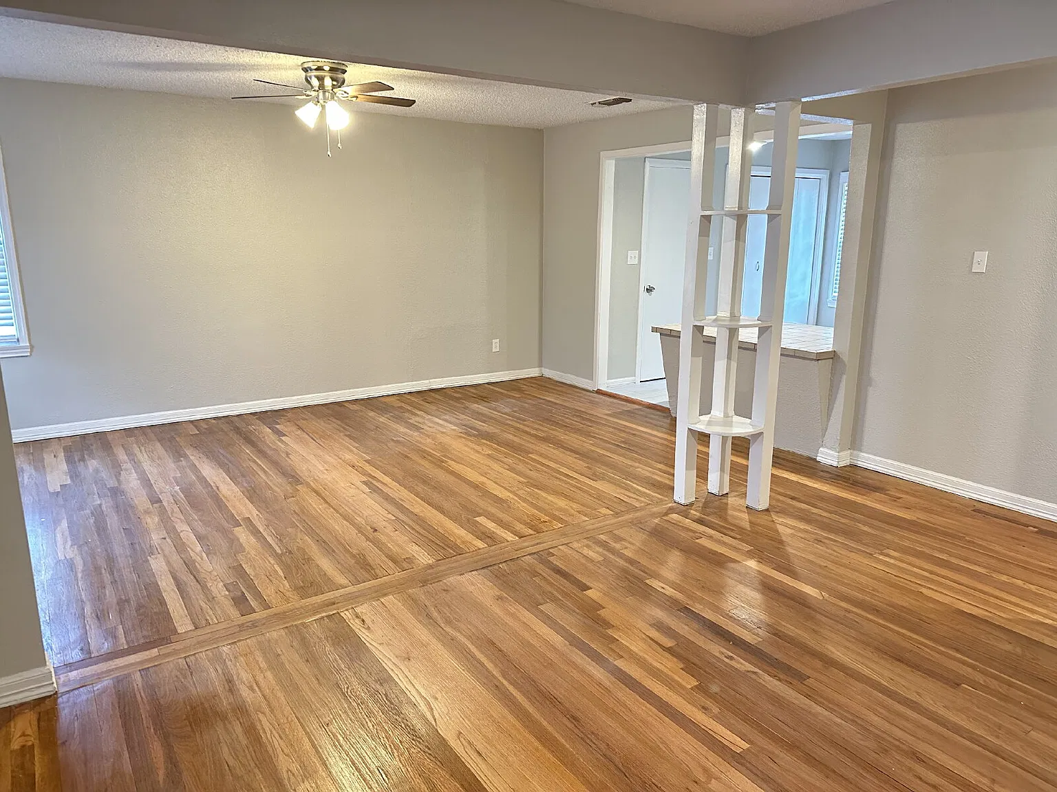 2 bed, 1.0 bath, 1128 sqft, $1,050 — Photo 4