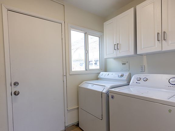 3rd image of 1819 Dahlia Ave