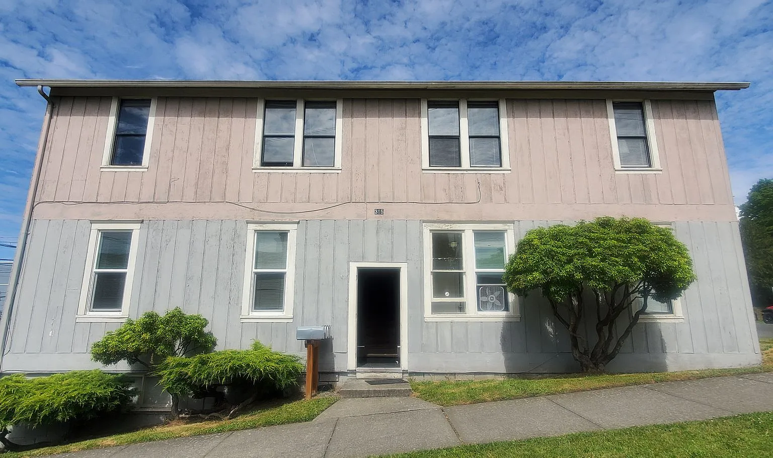 2-Bedroom Apartments Steps from WWU & Downtown — Photo 1