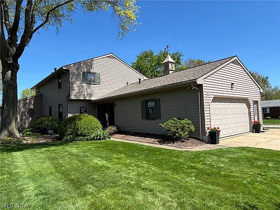 5th image of 383 Edgewood Dr