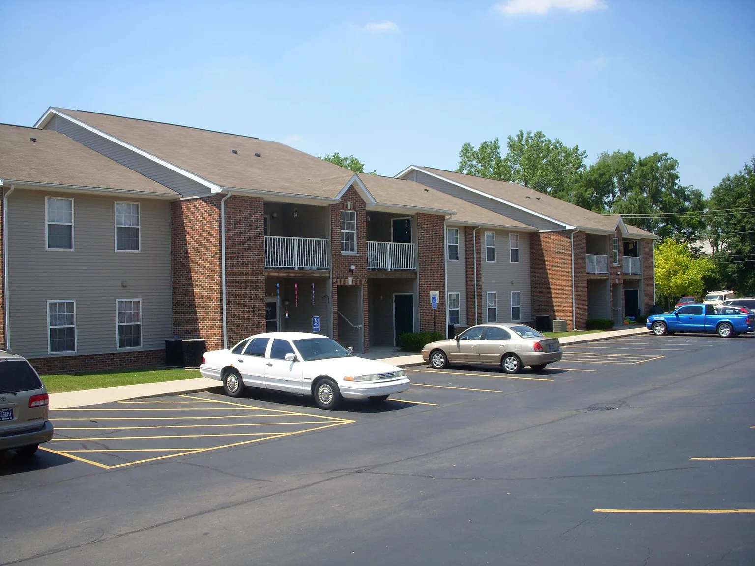 East Ridge Apartments — Photo 2