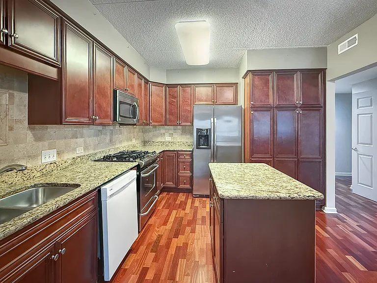 701 W Rand Rd #137 — Photo 4