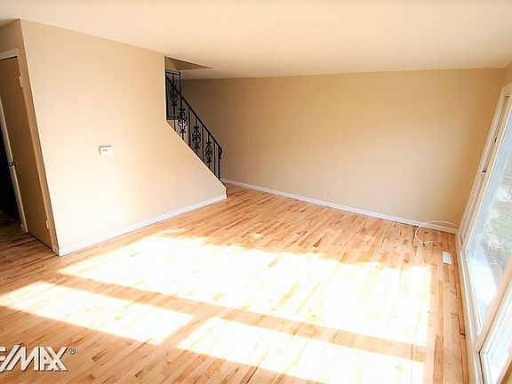 3rd image of 8915 Robin Dr APT B