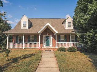 1421 Glen Oaks Rd, Clemmons, NC 27012