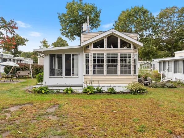 23 College Drive #822, Wells, ME 04090