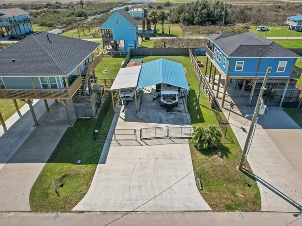 957 S Tinkle Ln, Crystal Beach, TX 77650