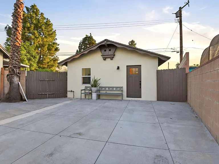 648 Anita St #1 — Photo 7