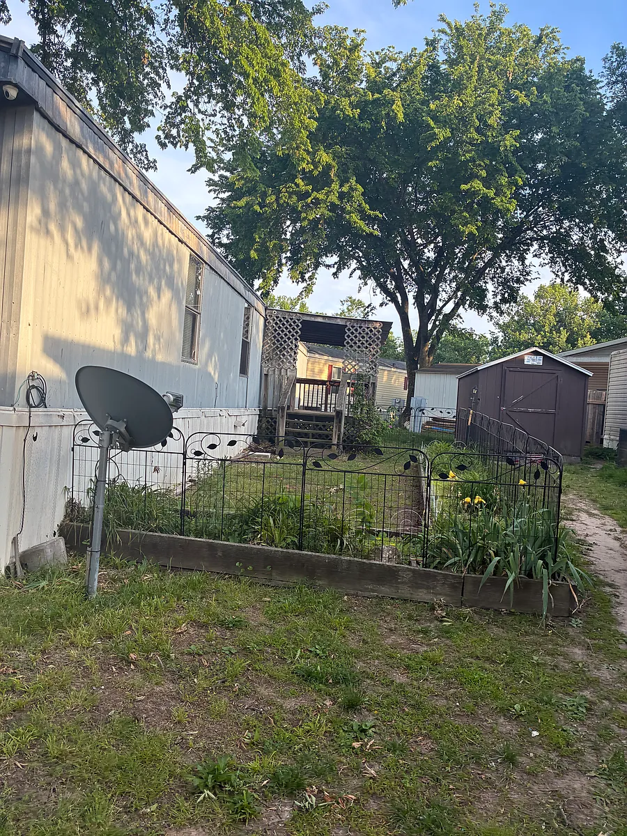 Building Photo - 2710 N Farm Road 137 #121
