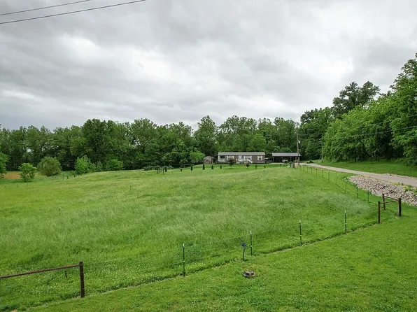 11336 Birds Ln, Flat Rock, IL 62427