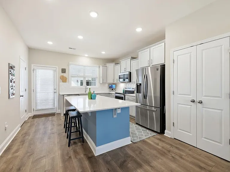 976 Gateway Commons Cir — Photo 42