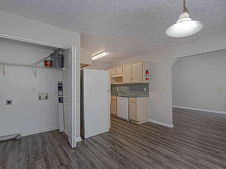 5713 Marlette Ct — Photo 6