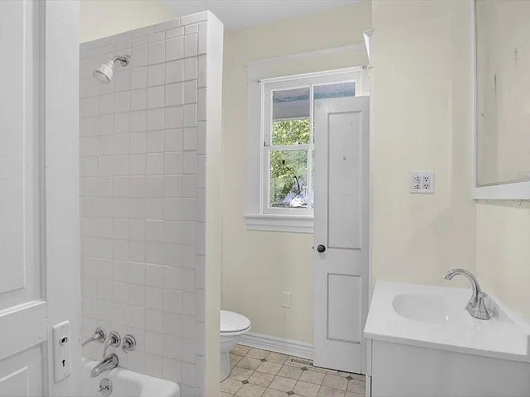 114 Forest Ave — Photo 34