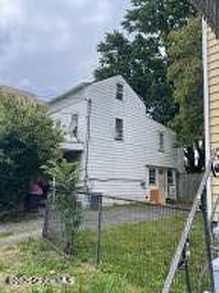 5th image of 227 S Swan Street