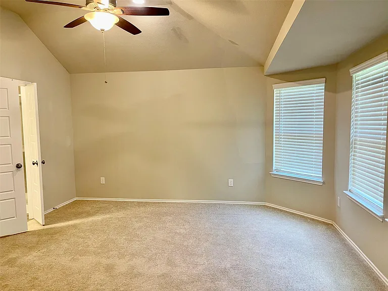 513 Bonnerville Ln — Photo 10