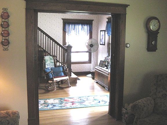 5th image of 124 S Main St