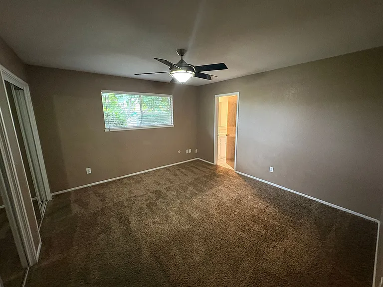 2232 E Paradise Ave — Photo 15