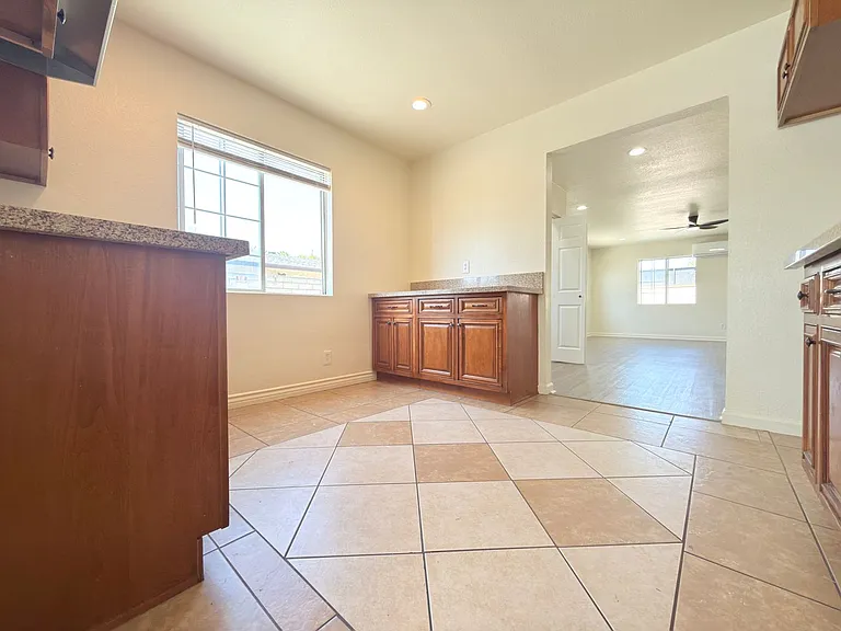 8409 Columbus Ave — Photo 5