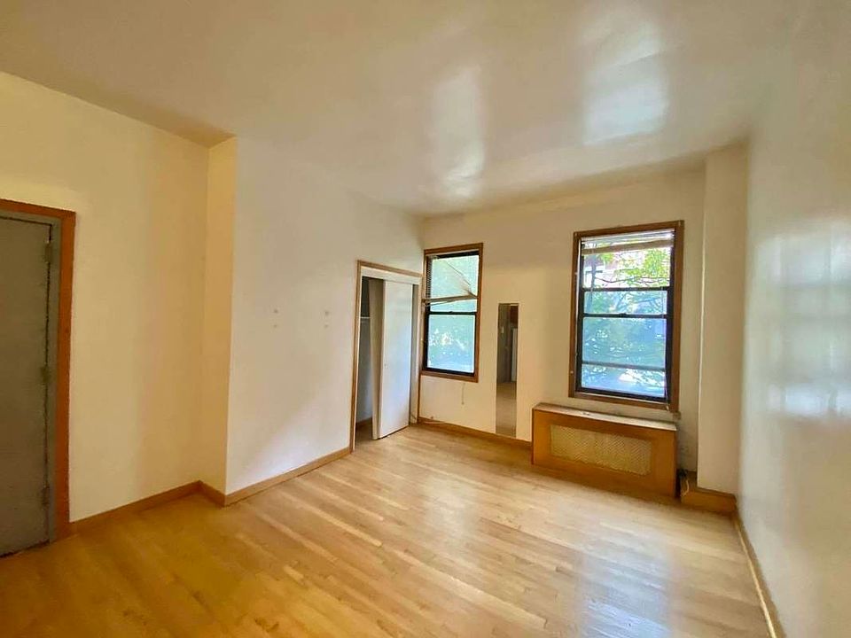 2nd image of 212 E 26th St #2BB2
