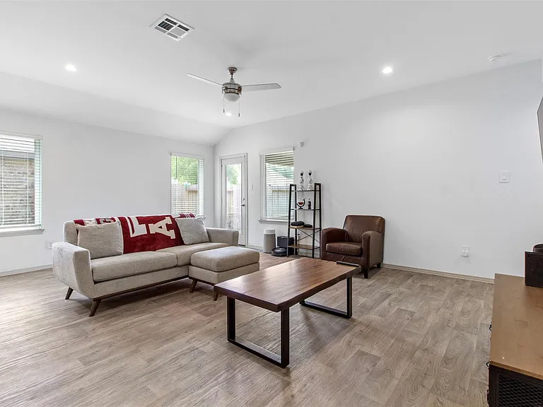 6685 Riplee St — Photo 14