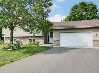16052 Dodd Ln, Rosemount, MN 55068