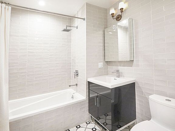 4th image of 207 Wyckoff St #1