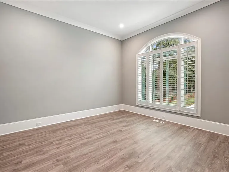 3750 Robinson Rd NE — Photo 10