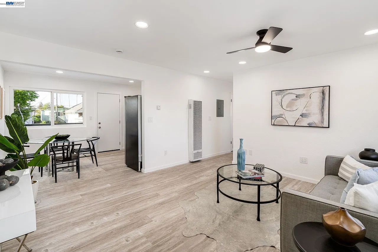 3 bed, 1000 sqft, $3,295 — Photo 2