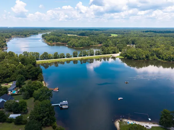 1295 Benbow Dr, Summerton, SC 29148