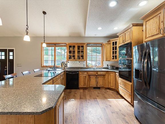 5th image of 21375 Lake Hill Ln